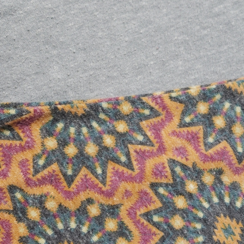 Extra Large Lularoe Randy Tee - Picture 3 of 4
